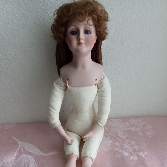 Vintage Victorian Reproduction Artist Porcelain Doll - Picture 14 of 15